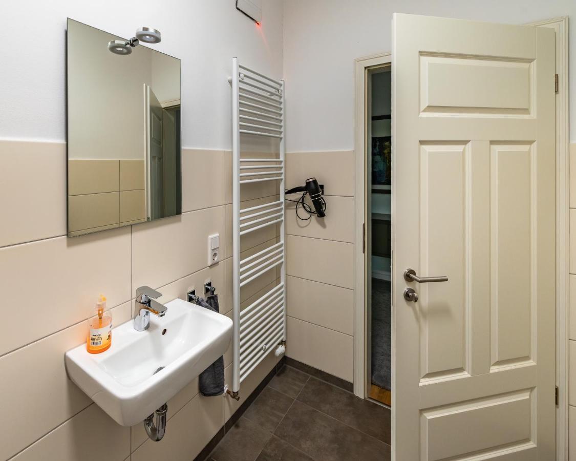 Modern 6 Bathroom Villa In The City 올덴부르크 외부 사진